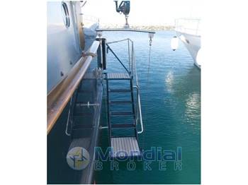 Benetti 79 raised pilot house