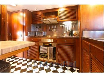 Benetti 79 raised pilot house