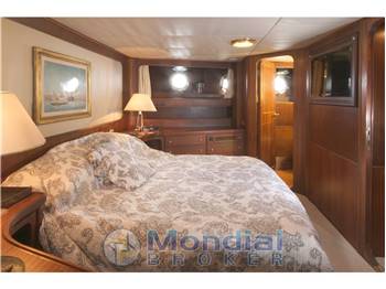 Benetti 79 raised pilot house