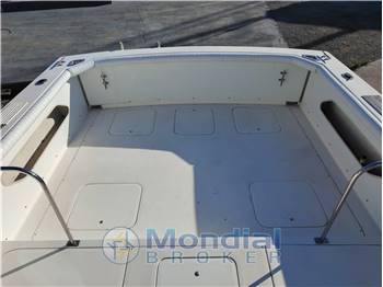 Bertram Yacht 28 FBC