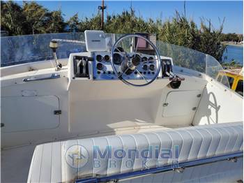 Bertram Yacht 28 FBC