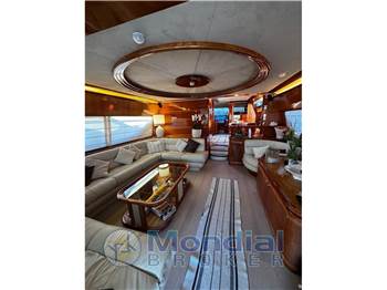 Ferretti Yachts 810