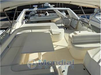 Ferretti Yachts 810