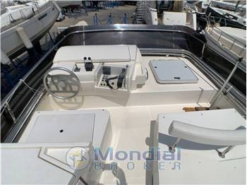 FERRETTI 530