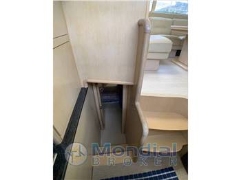 FERRETTI 530