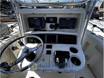 BOSTON WHALER 270 OUTRAGE