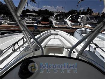BOSTON WHALER 270 OUTRAGE