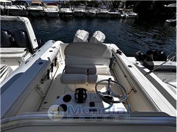 BOSTON WHALER 270 OUTRAGE