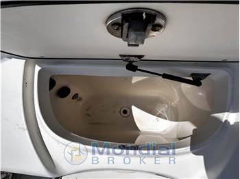 BOSTON WHALER 270 OUTRAGE