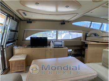FERRETTI 530