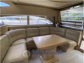 FERRETTI 530