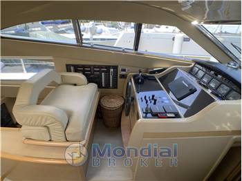 FERRETTI 530