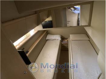 FERRETTI 530