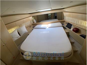 FERRETTI 530