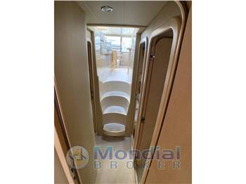 FERRETTI 530