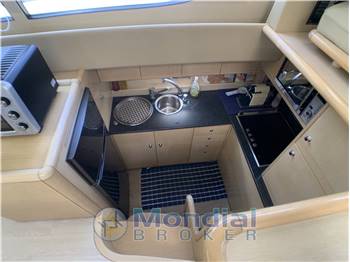 FERRETTI 530