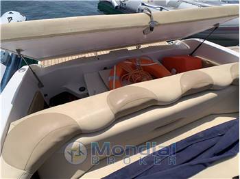 FOUR WINNS SUNDOWNER 205