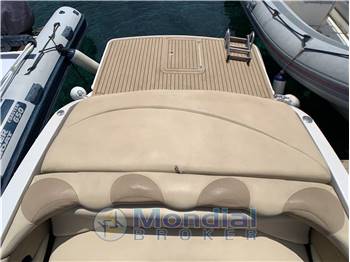 FOUR WINNS SUNDOWNER 205