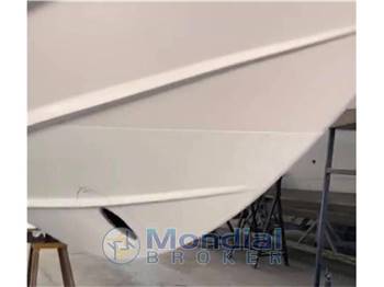 TORNADO 38 Flush Deck