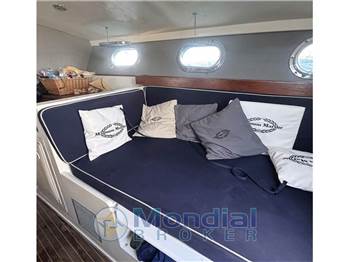 MAGNUM MARINE 38