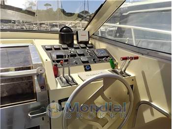 FERRETTI ALTURA 38' ESTATE