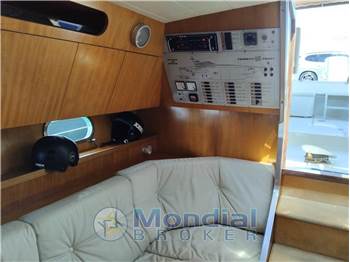 FERRETTI ALTURA 38' ESTATE