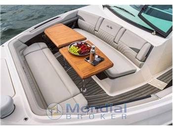 SEA RAY SLX® 360 Outboard