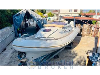NUOVA JOLLY PRINCE 27' Cabin