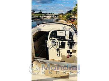 NUOVA JOLLY PRINCE 27' Cabin