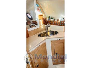 NUOVA JOLLY PRINCE 27' Cabin