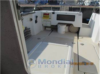 Quicksilver Arvor 215