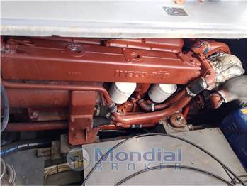 Chris Craft Commander 31 fly
