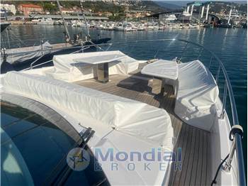 Ferretti Yachts 670