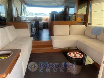 Ferretti Yachts 670