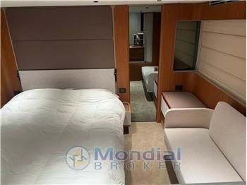 Ferretti Yachts 670