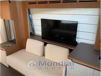 Ferretti Yachts 670
