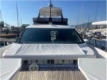 Ferretti Yachts 670