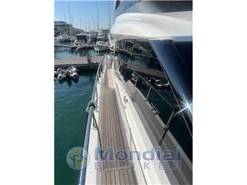 Ferretti Yachts 670