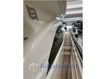 Ferretti Yachts 681