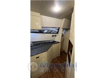 Ferretti Yachts 681