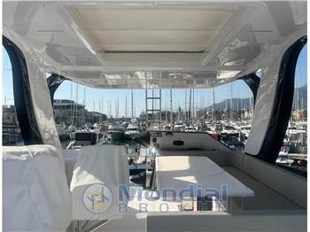 Ferretti Yachts 670