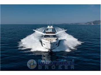 Ferretti Yachts 670