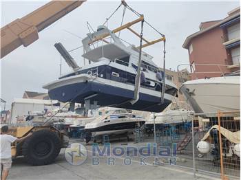 Ferretti 39