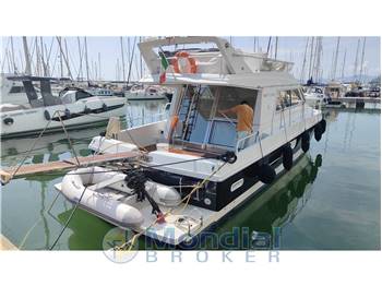 Ferretti 39