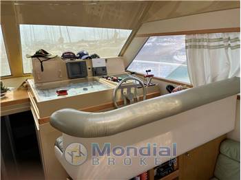 Ferretti 39