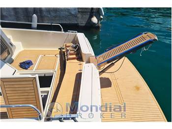 Ferretti 39
