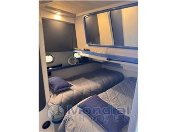 FERRETTI 39