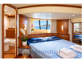 Barca a Motore Azimut 62 E