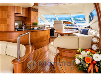Barca a Motore Azimut 62 E
