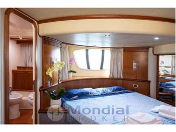 Barca a Motore Azimut 62 E